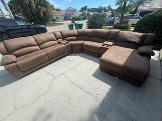 Petaluma Fabric Power Reclining Sectional with Chaise