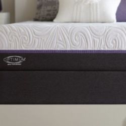 Sealy Posturepedic optimum memory foam king Mattress with boxsprings. Must go this week. Brand new condition
