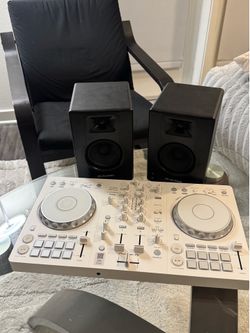 Pioneer DDJ-FLX 4 + M-Audio Speakers