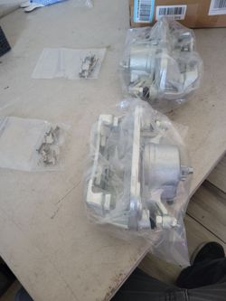 2003-----2011 Honda Element/2002----2004 Honda CRV front brake calipers