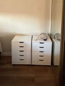 5- drawer chest storage cabinets on wheels