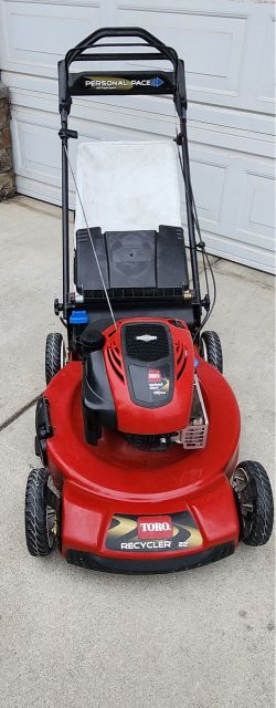 Toro Personal Pace 22-inch Briggs & Stratton Gas Self-Propelled Lawn Mower with Electric Starter