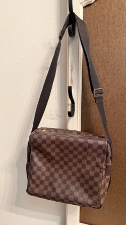 Louis Vuitton messenger