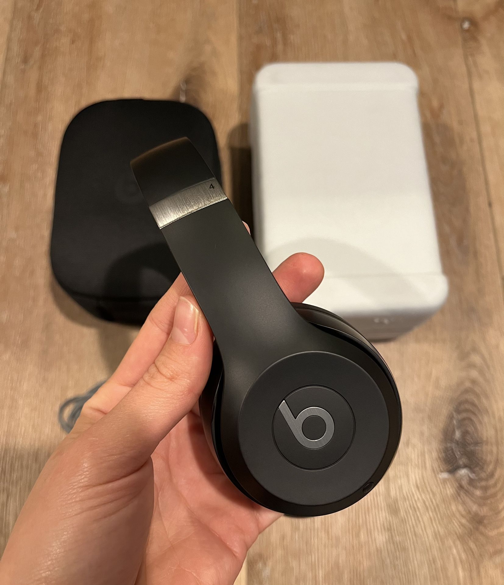Beats Solo 4