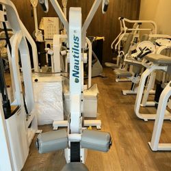 Nautilis Nitro Lat Pull Down Gym Equipment Exercise Fitness Weight Machine 