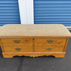 Lane Oak Bench / Cedar Chest