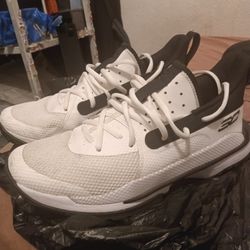 Under Armour Women's Athletic Shoes Size 7.5