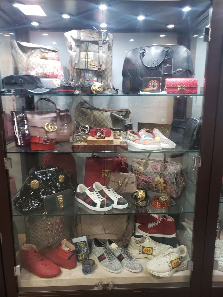 EVERYTHING MUST GO!!MOST DESIGNER IN LAS VEGAS !! EVERYTHING IS ON SALE!!WE HAVE LOUIS VUITTON,GUCCI,AND CHANEL