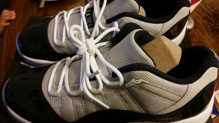 Air Jordan 11 retro low sneaker.size 6 y