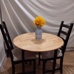5pc Dining Table And Chairs Good