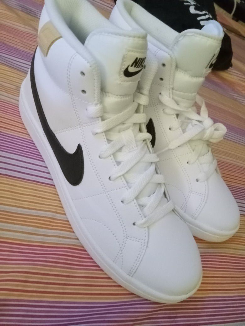 Nike Men's Court Royale 2 Mid - Size 8.5 for Sale in Austin, TX 
