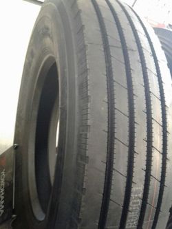 11r22.5 tires