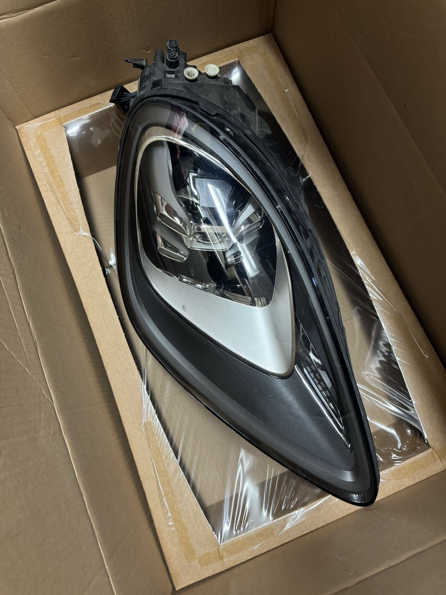 2019-2022 Porsche Cayenne Headlight (9Y0-941-044-AH) Passenger Side