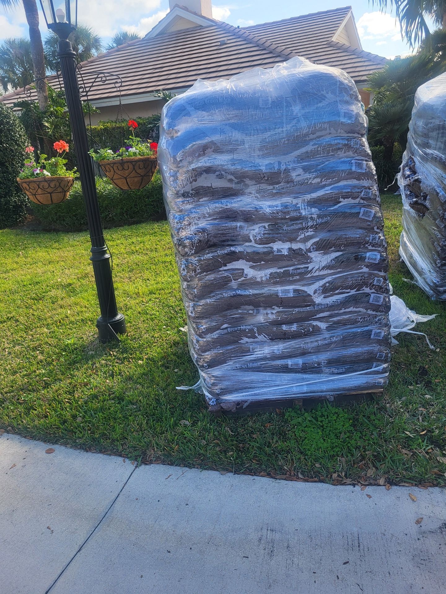 premium color mulch