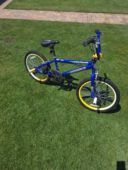 Mongoose Booster 20-inch Boy,s BMX Bike