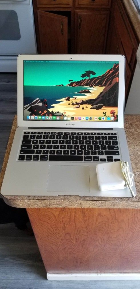 Macbook Air 2017 (13-inch, with Microsoft Office And Final Cut Pro)