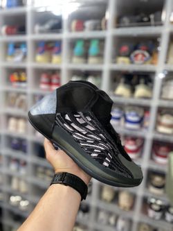 Yeezy QNTM Onyx