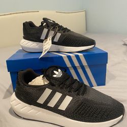 Swift Run 22 Adidas (Size 7 1/2 men)
