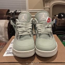 jordan 4 seafoam abundance (Woman size 11.5, but fits like men size 10)