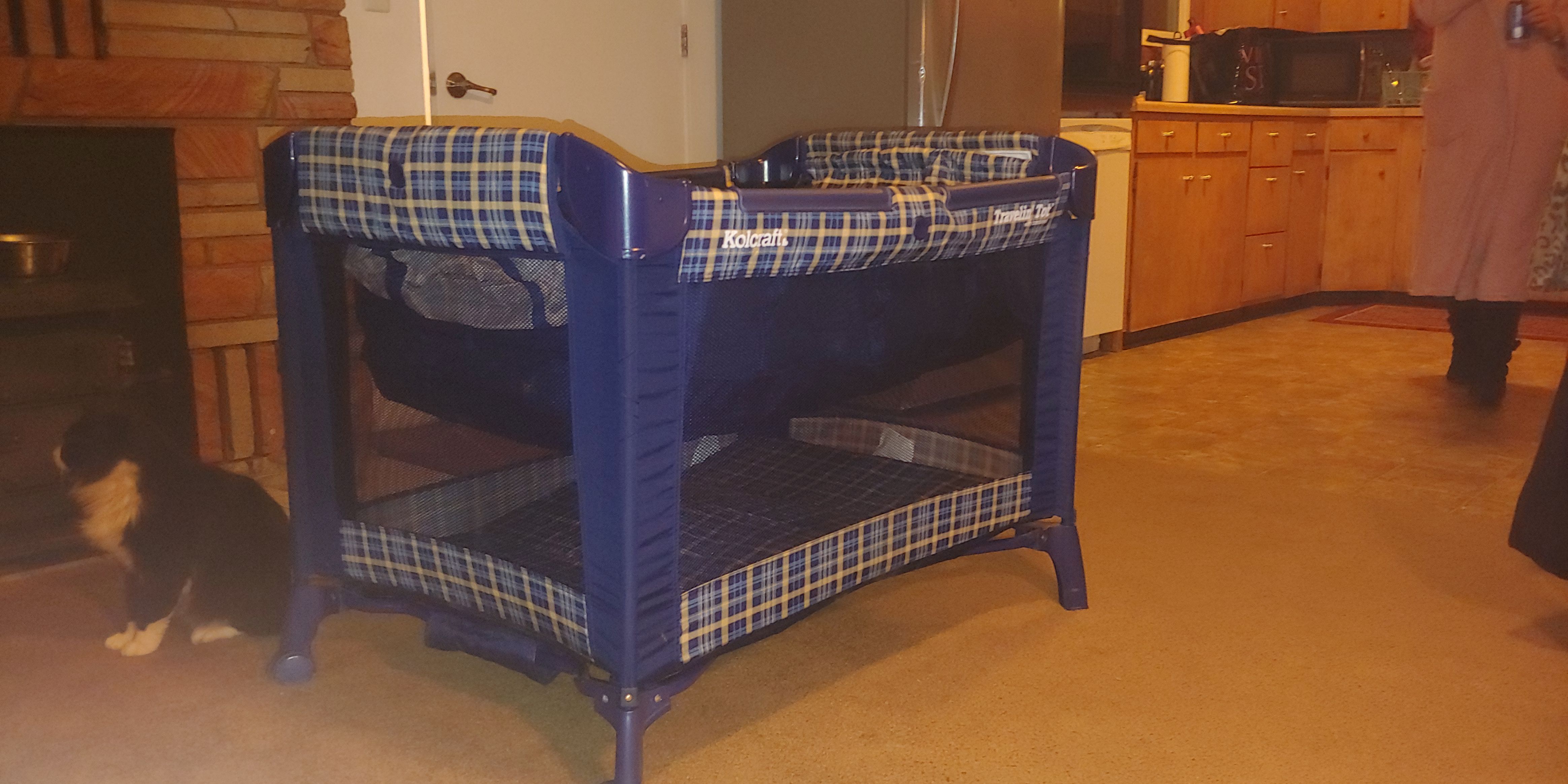 Kolcraft Travelin' Tot Portable Convertible Play Pen / Crib / Bassinet