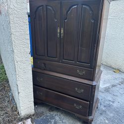 FREE DRESSER!!