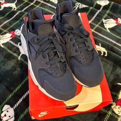 Men’s NIKE AIR HUARACHE - Size 11