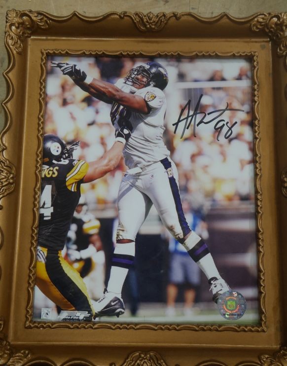 ANTONY WEAVER RAVENS SIGNED PICTURE 8X10. VERY GOOD CONDITION.