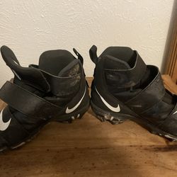 Nike Football Cleats 4.5y 