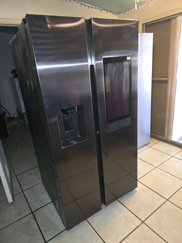 27 Cu Ft Samsung Smart Fridge
