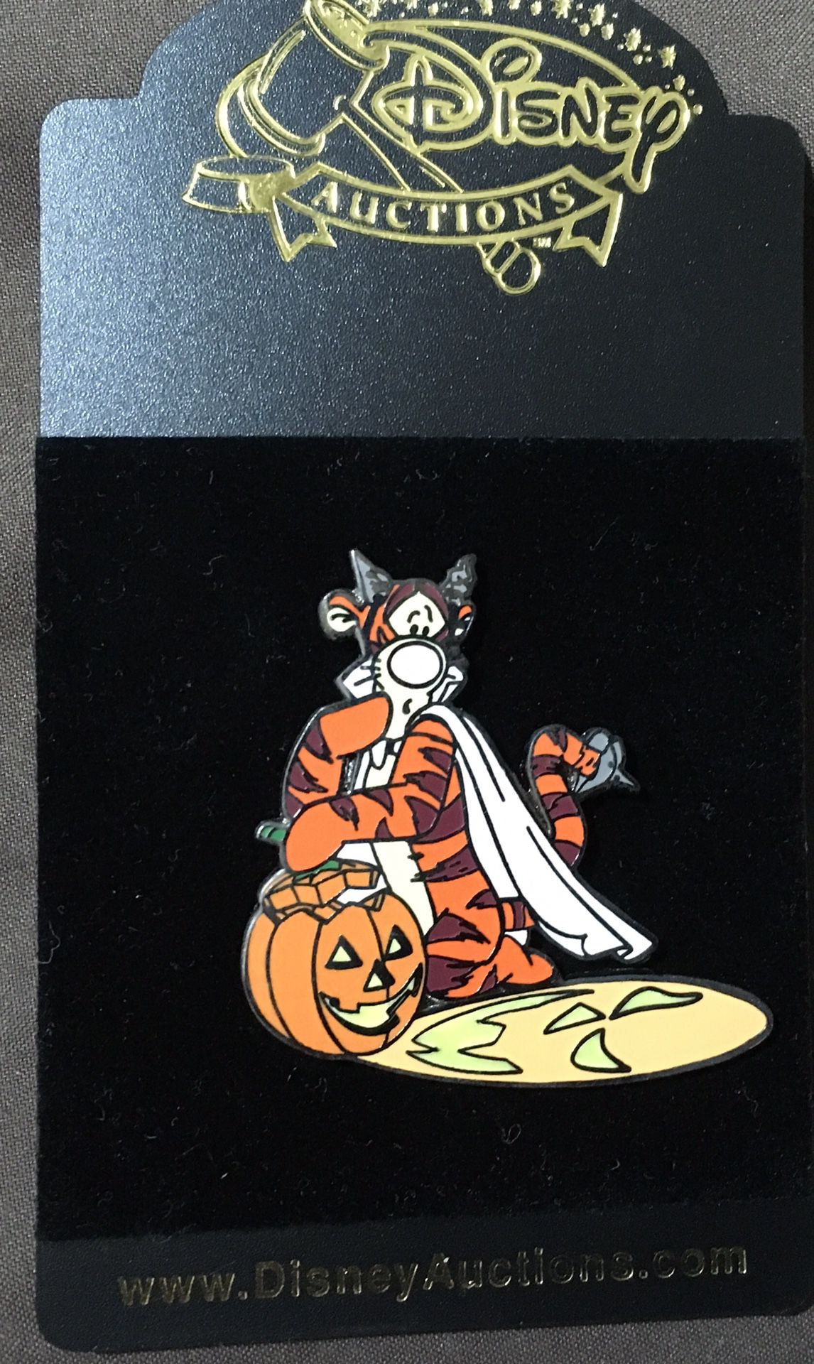 Disney Auctions Tigger Halloween pin