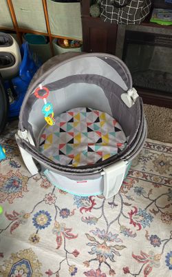 Fisher Price On The Go Baby Dome Play yard Play Pen