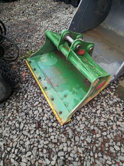 36" Mini Excavator Clean Out Bucket