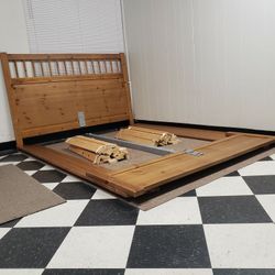 Queen size bed frame - can DELIVER almost anywhere for $20 extra - gently used and in very good condition 😍