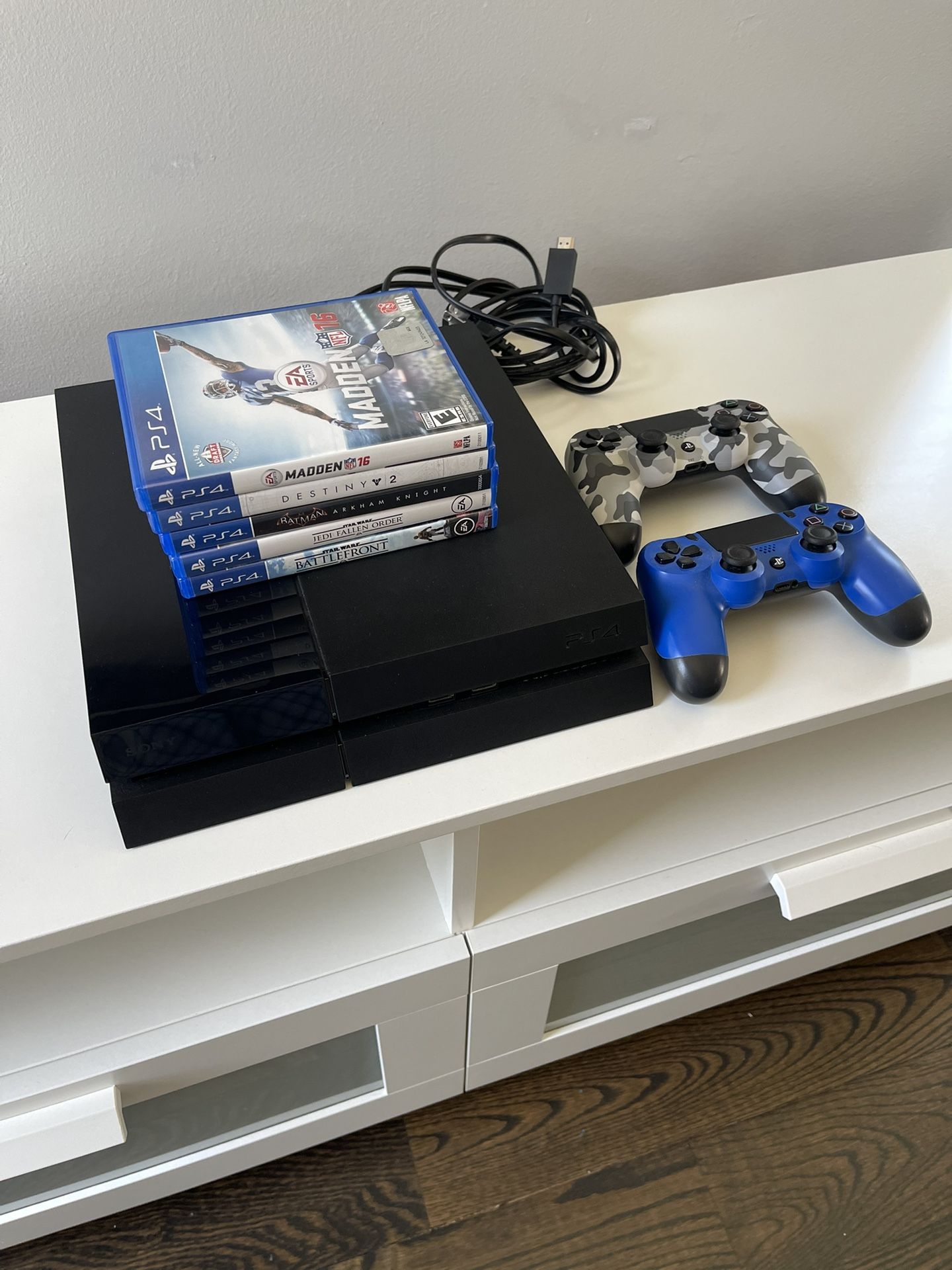 PS4, Controllers & 5 Games