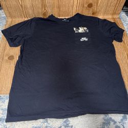 Nike SB Walk The Dog T-Shirt Size L Used