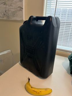 Off-roading water container great for 4Runner, jeep, ford, Toyota, jeep , wrangler, bronco or offroad