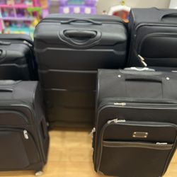 5 Black Spinner Suitcases – Various Sizes (Gently Used)