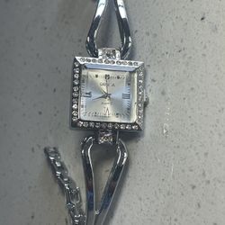 Geneva Women’s Quartz Watch Silver Tone with Rhinestones – Elegant Fashion Bracelet Style