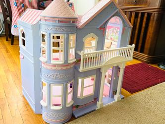 Barbie, folding Victorian Dreamhouse
