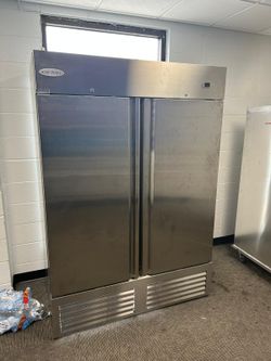 REACH IN REFRIGERATOR 2 DOOR SERVWARE