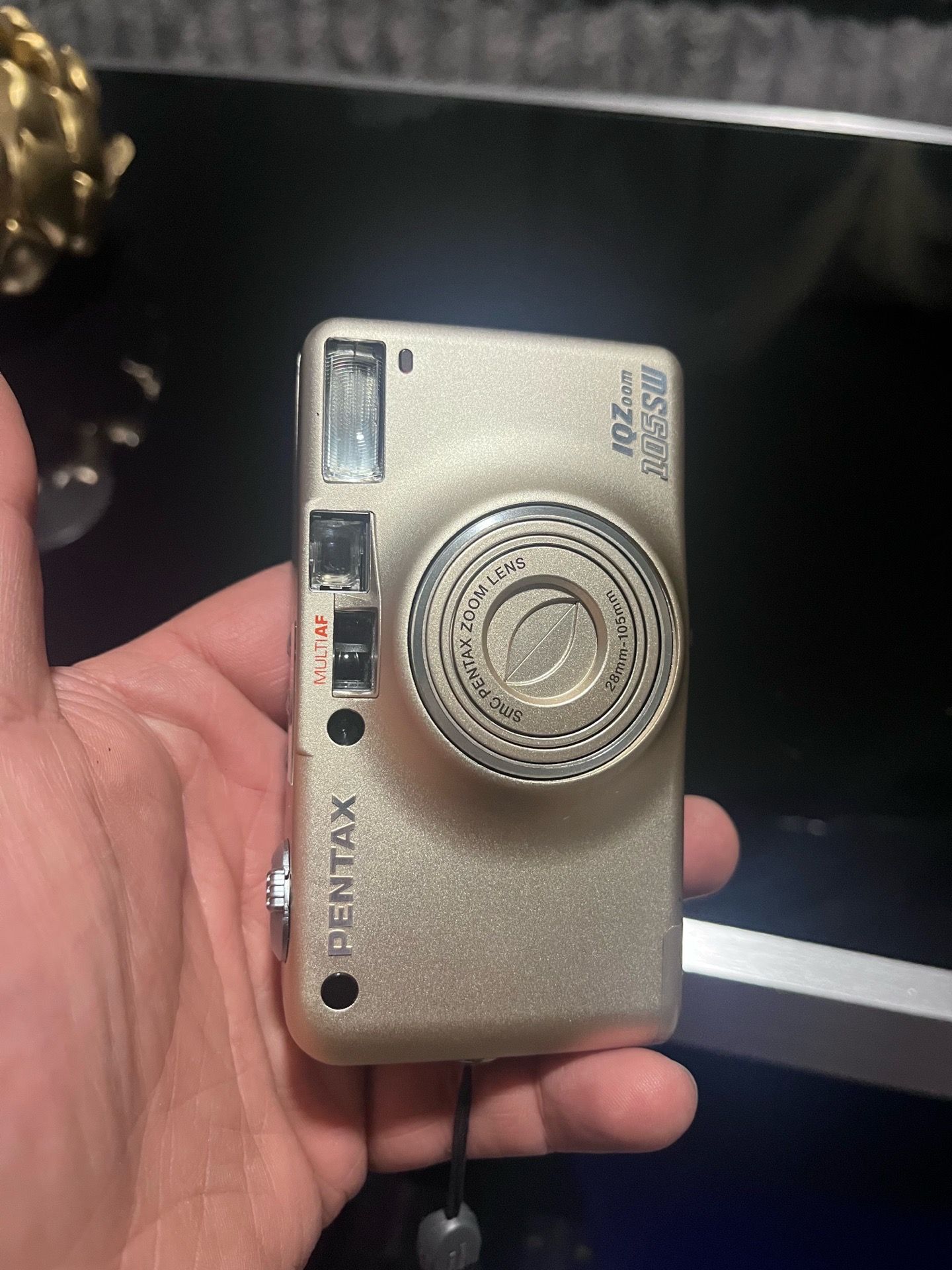 Pentax IQZoom 105SW 35mm Film Point & Shoot Camera w/ Case