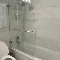 Modern Curved Frameless Bathtub Glass Shower Screen – Excellent Condition