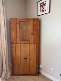 Corner cabinet