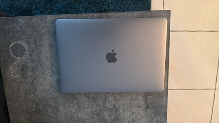 MacBook Air 13'' M1 (2020) - Powers On, Display Issue