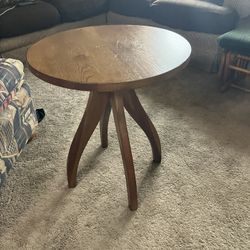 22” Round Accent Table