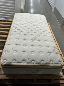 Like New Saatva Classic 14.5" Luxury Firm Twin Mattress