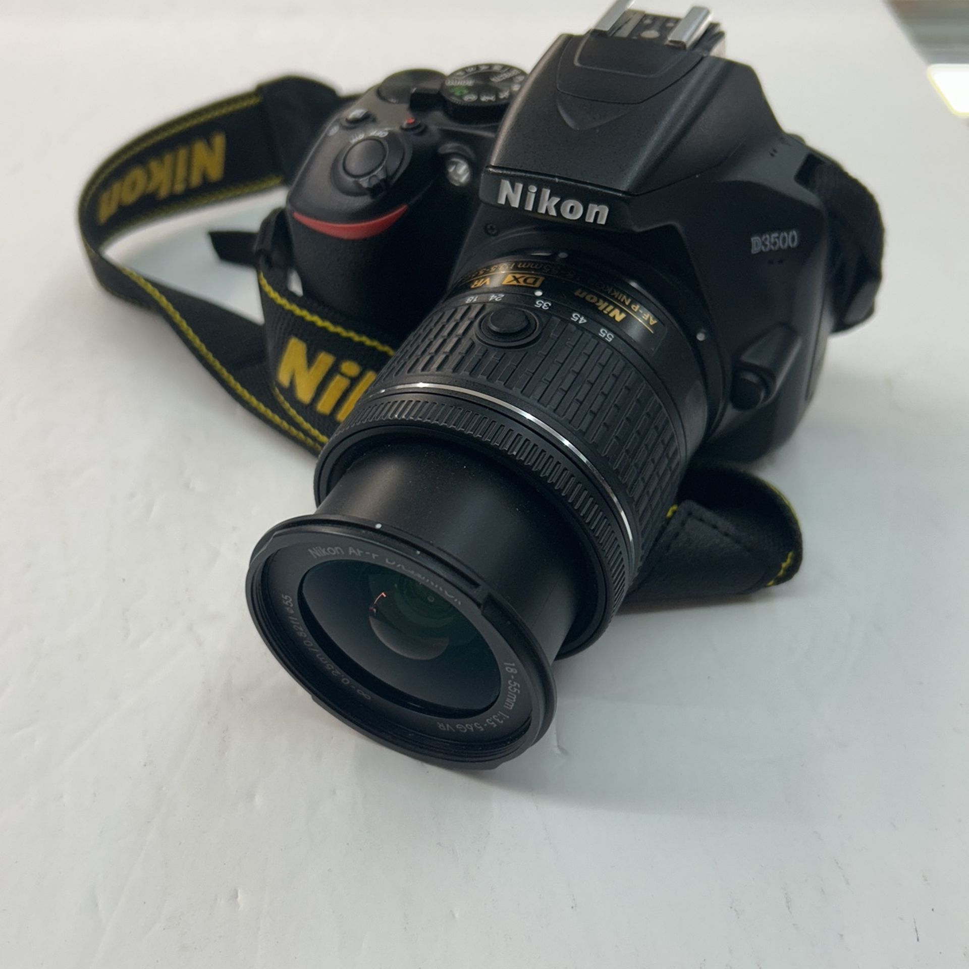 Nikon D3500 Camera, Nikkor 18- Lens, Box