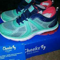Woman's Athletic Shoes! Tony Little Cheeks! Brand New in Box. Size 8.5