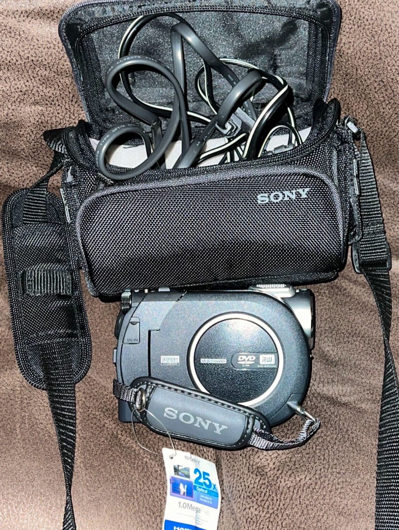 Sony DCR-DVD308 DVD Camcorder, 25x Optical/2,000x Digital Zoom, 1 Megapixel Advanced HAD 1/6" CCD, Color Viewfinder, 2.7" LCD Screen
