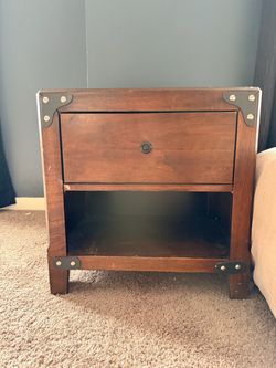 Night stand/end table